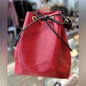 Louis Vuitton Bicolor Black Red Epi Leather Petit Noe Drawstring Bucket Hobo